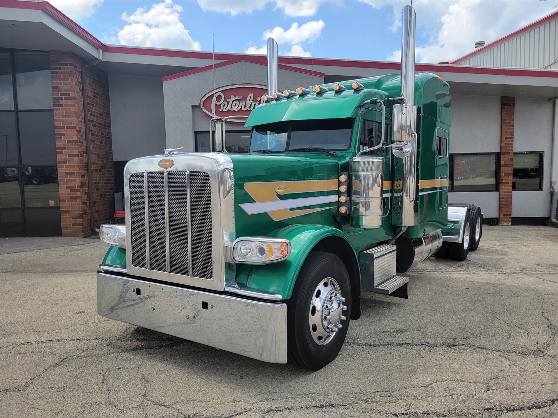 2022 Peterbilt 389