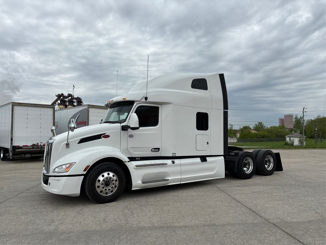 2023 Peterbilt 579