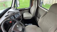 2018 Volvo VNM64T