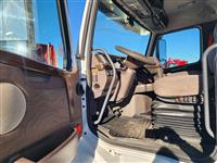 2016 Volvo VNL64T