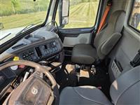 2016 Volvo VNL64T