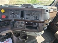 2015 Volvo VNL64T