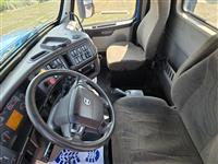 2015 Volvo VNL64T