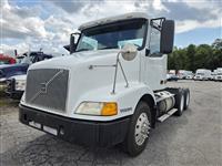 2000 Volvo VNM64T
