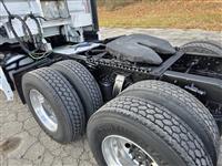 2021 Freightliner Cascadia 126