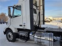2021 Volvo VNR64T