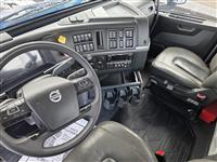 2023 Volvo VNR64T