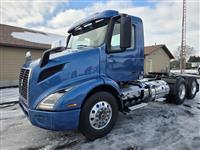 2023 Volvo VNR64T