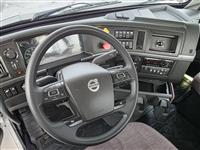 2021 Volvo VNR64T