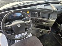 2021 Volvo VNR64T