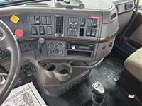 2013 Volvo VNL64T