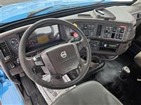 2013 Volvo VNL64T