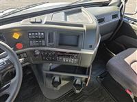 2021 Volvo VNR64T