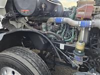 2020 Volvo VNL64T300