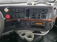 2011 Volvo VNL64T