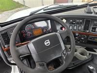2011 Volvo VNL64T