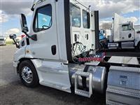 2015 Freightliner Cascadia 113