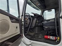 2016 Volvo VNL64T