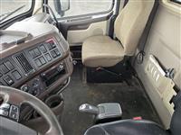 2016 Volvo VNL64T