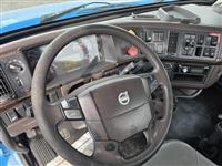 2013 Volvo VNL64T