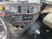 2013 Volvo VNL64T