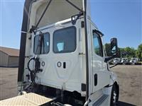 2020 Freightliner Cascadia 126