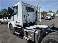 2013 Volvo VNM64T