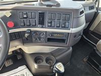 2013 Volvo VNM64T