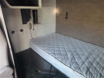 2015 Volvo VNL670