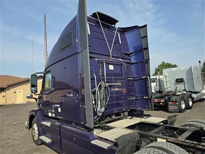 2015 Volvo VNL670