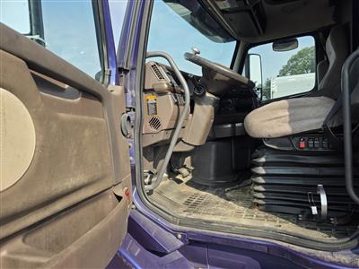2015 Volvo VNL670