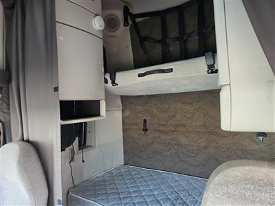 2015 Volvo VNL670