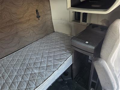 2015 Volvo VNL670