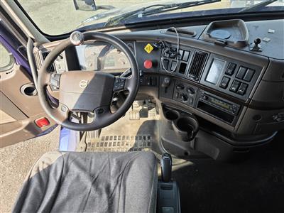 2015 Volvo VNL670