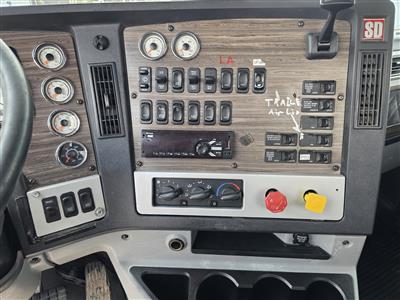 2018 Freightliner Coronado 122 SD