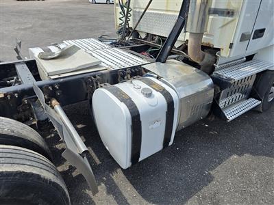 2013 Volvo VNM64T