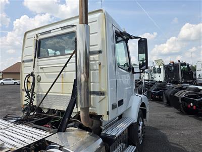 2013 Volvo VNM64T