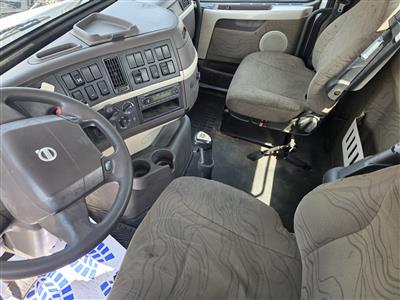 2013 Volvo VNM64T