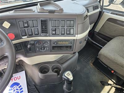 2013 Volvo VNM64T