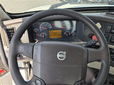 2013 Volvo VNM64T
