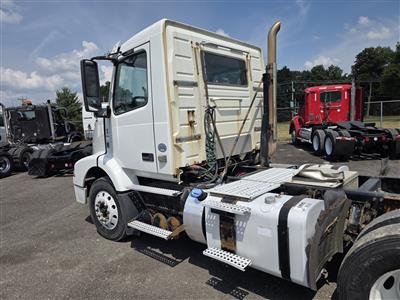 2013 Volvo VNM64T