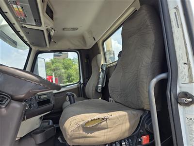 2013 Volvo VNM64T