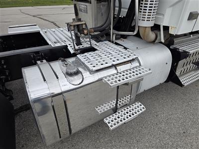 2016 Volvo VNL64T