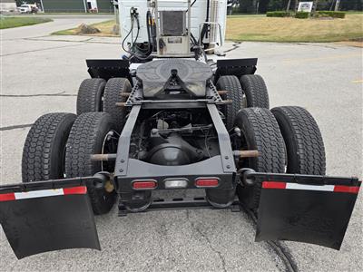 2016 Volvo VNL64T