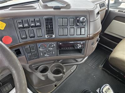 2016 Volvo VNL64T