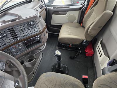 2016 Volvo VNL64T