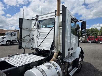 2021 Volvo VNR64T
