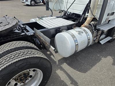 2021 Volvo VNR64T