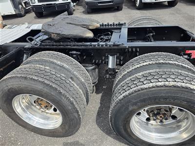 2021 Volvo VNR64T