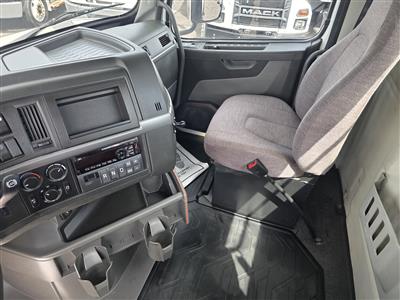 2021 Volvo VNR64T
